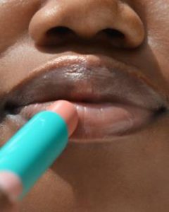 5 Ways to Avoid Chapped Lips 